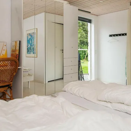Three-bedroom Holiday In Reksteren *