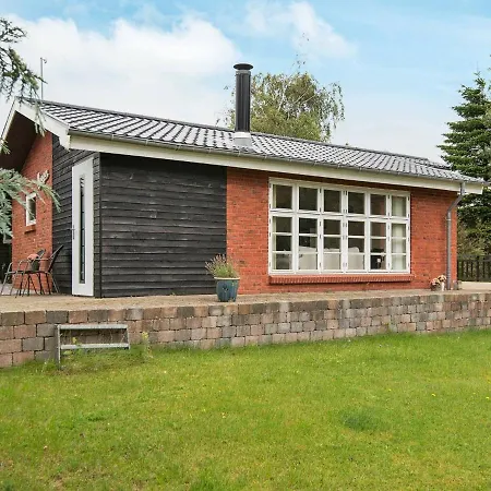 Three-bedroom Holiday In Reksteren *