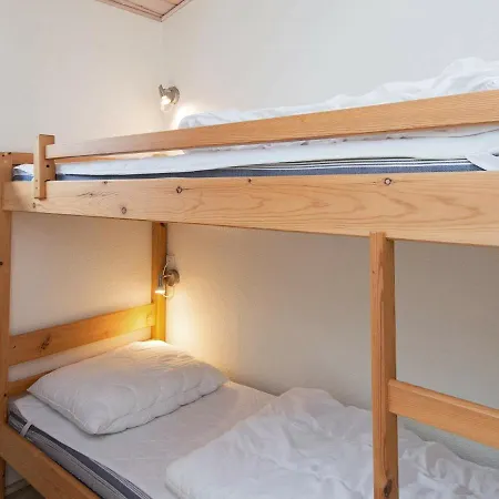 Three-bedroom Holiday In Reksteren *