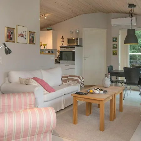 Holiday home Three-bedroom Holiday In Reksteren